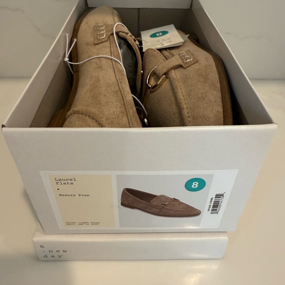 A NEW DAY MEMORY FOAM LAUREL FLATS SIZE 8. LIGHT TAUPE